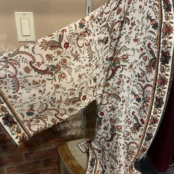 2 for $20🍒 🌺Floral Kimono Top🌺 - Picture 2 of 9